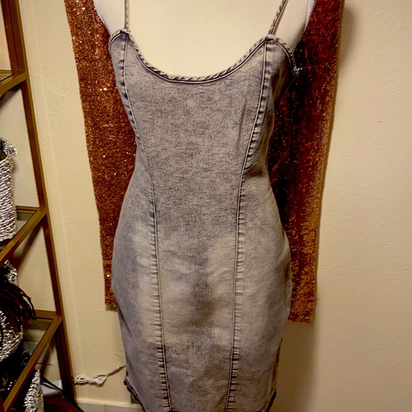 Black stonewashed Jean dress with stretch - Picture 2 of 3